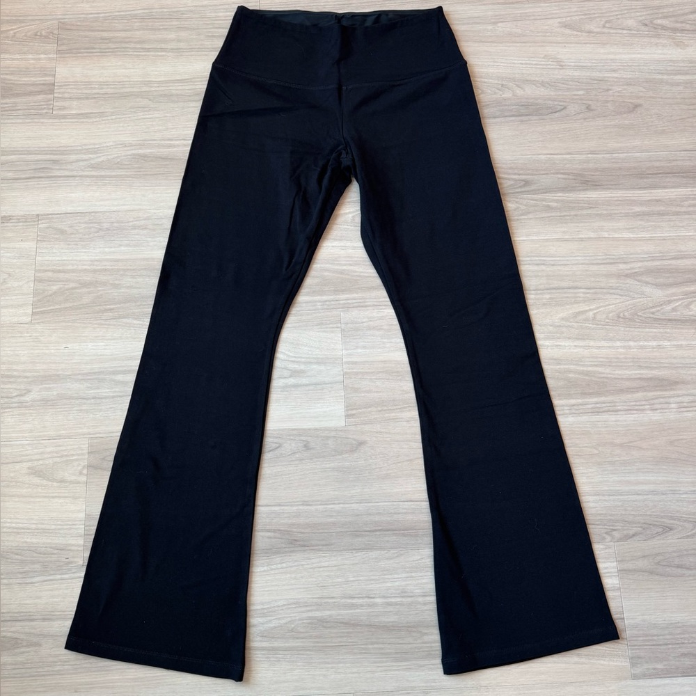 Ruby Ribbon Bootcut Leggings - Picture 2 of 5